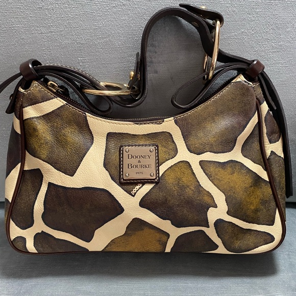 Dooney & Bourke Handbags - EUC Dooney and Bourke like new vintage giraffe print shoulder bag.7.5”Hx12”Wx4”D